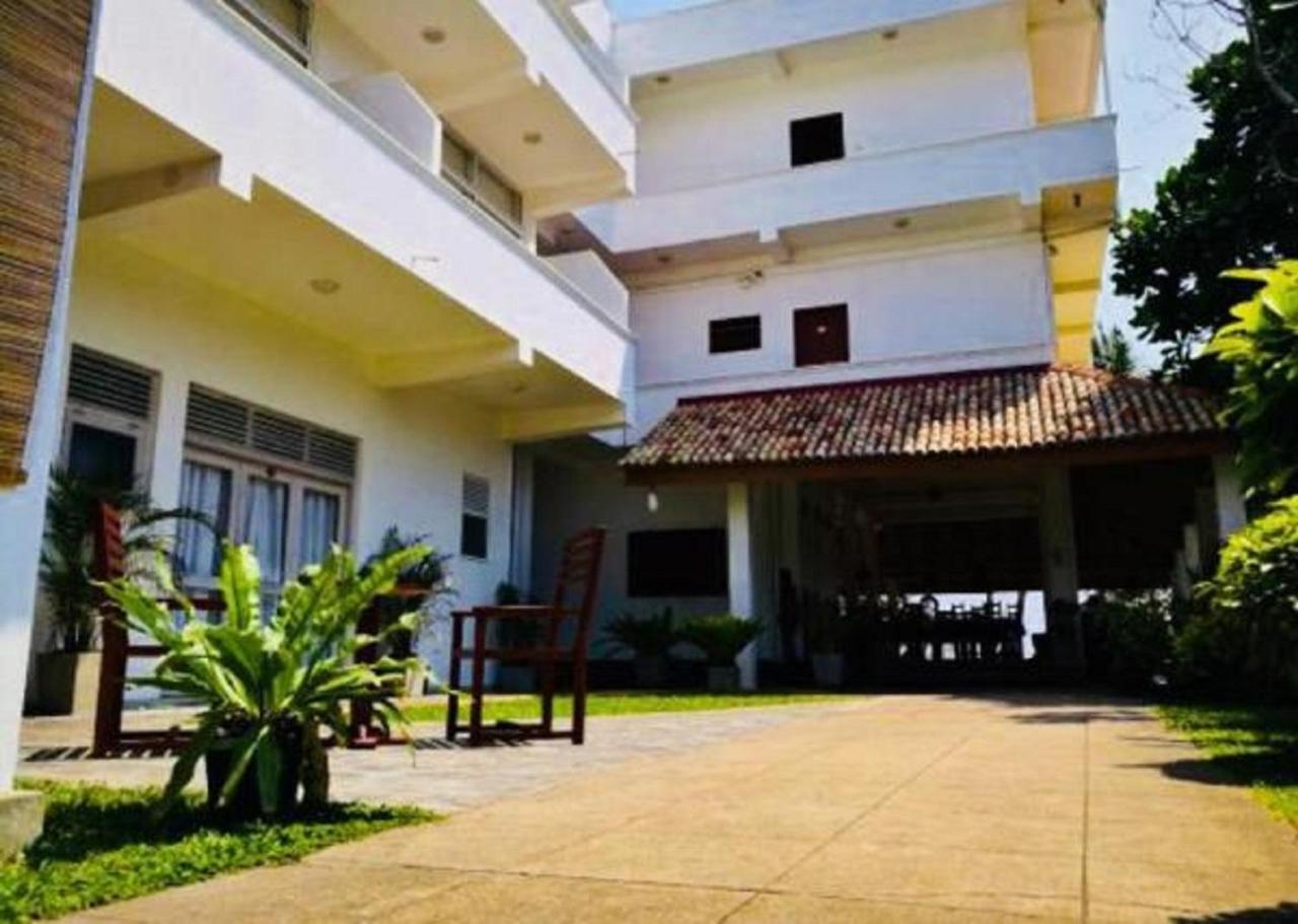 Jasmine Garden Beach Guest House Hikkaduwa Exterior foto